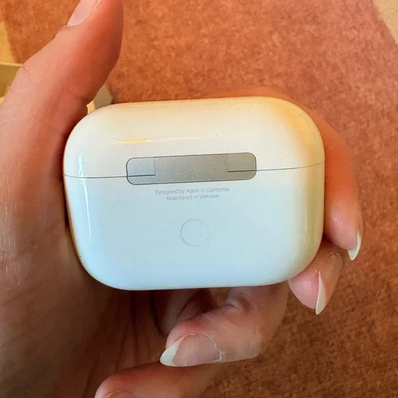 Apple AirPods Pro with MagSafe Charging Case - Picture 6 of 8